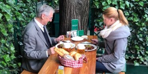 Beitragsbild des Blogbeitrags „Österreich hat Geschmack“ zu Gast im Schweizerhaus – Wiener Prater
