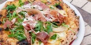 Beitragsbild des Blogbeitrags La Mia: Die kulinarische Welt der Pizza Bianca