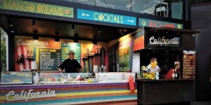Beitragsbild des Blogbeitrags California Dreamin‘: Das Durchhaus am Rathausplatz