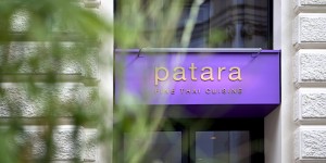 Beitragsbild des Blogbeitrags Ein Tag am Petersplatz: Patara, Yohm und Champagner