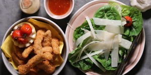 Beitragsbild des Blogbeitrags Rezept des Tages: Römersalat, Parmesan, Pute, Panko, Chili…