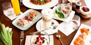 Beitragsbild des Blogbeitrags Sky Café Bistro: Frühstück mit Fernblick 