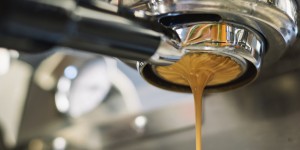 Beitragsbild des Blogbeitrags Kaffee-Lexikon: Von der Wiener Melange bis zum Einspänner