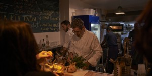 Beitragsbild des Blogbeitrags Israelischer Starkoch Eyal Shani eröffnet MIZNON in Wien