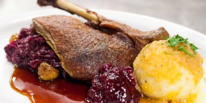 Beitragsbild des Blogbeitrags 5 Tipps für Ihr Gastro-Wochenende: Gansl-Essen, Portugiesische Spezialitäten, Herbst-Heuriger, Steaks, Vegan-Tag