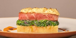Beitragsbild des Blogbeitrags Rumpsteak, Fleisch für echte Männer, mit Zwiebeln, Kren und Senf