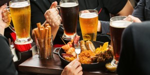 Beitragsbild des Blogbeitrags „Zur flotten Charlotte“: Flatscher’s neue Berliner Kneipe