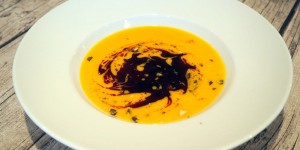 Beitragsbild des Blogbeitrags Kürbiscremesuppe vegan