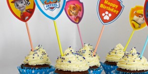 Beitragsbild des Blogbeitrags Cupcakes mit Karottenboden und Zitronentopping im Paw Patrol-Style