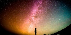 Beitragsbild des Blogbeitrags Das Weltall, Elektron, Wes Anderson und Indie-Games – WoRüLi 4-19