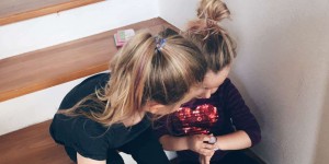 Beitragsbild des Blogbeitrags Uhr lesen mit Flik Flak + Gewinnspiel