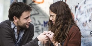 Beitragsbild des Blogbeitrags Gewinnspiel: Wir verlosen Berlin Syndrom-Blu-rays