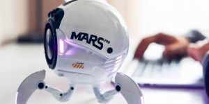 Beitragsbild des Blogbeitrags GravaStar Mars Pro White Test: Futuristische Optik, starker Sound 