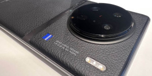 Beitragsbild des Blogbeitrags vivo X90 Pro Test: Ultimatives Smartphone mit ZEISS-Kamera-Optik für alle