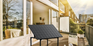 Beitragsbild des Blogbeitrags Technaxx präsentiert Solar-Tischkraftwerk TX-250 (300 W) auf der IFA 2023