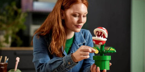 Beitragsbild des Blogbeitrags LEGO bringt im November 2023 eine Piranha-Pflanze für Fans auf den Markt