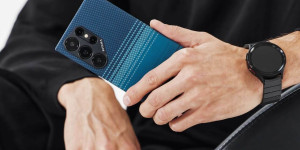 Beitragsbild des Blogbeitrags Für das Galaxy S24: PITAKA MagEZ Case 4, Schutzfolie & MagEZ Grip 2 im Test