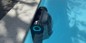 Beitragsbild des Blogbeitrags Aiper Scuba S1 Test: Swimmingpool reinigen ganz leicht gemacht 