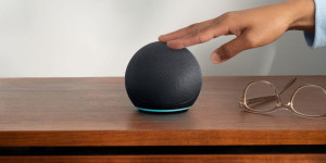 Beitragsbild des Blogbeitrags Amazon Echo Dot (5. Generation) Test: Kluge Investition für Amazon-Kund:innen