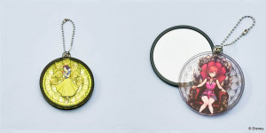 Beitragsbild des Blogbeitrags Kingdom Hearts-Accessoires im Anmarsch: Buntglasspiegel zum Mitnehmen