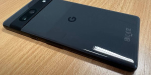 Beitragsbild des Blogbeitrags Google Pixel 7a (2023) Test: Großes, gutes, günstiges Google-Gerät