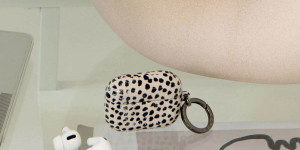 Beitragsbild des Blogbeitrags BURGA MacBook-Hülle und AirPods Cases im Test: Guter Schutz mit Style