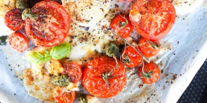 Beitragsbild des Blogbeitrags Gebackene Tomaten mit Basilikumpesto und Mozzarella 