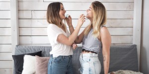 Beitragsbild des Blogbeitrags Mädelswochenende – Was darf im Koffer nicht fehlen?