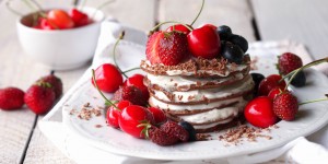 Beitragsbild des Blogbeitrags Schwarzwälder Kirsch Pancakes 