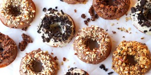 Beitragsbild des Blogbeitrags gesunde Donuts aus dem Backofen