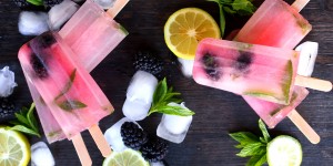 Beitragsbild des Blogbeitrags Sommerspecial – minziges Holunder-Limetten-Eis