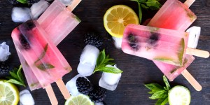 Beitragsbild des Blogbeitrags Sommerspecial – minziges Holunder-Limetten-Eis 