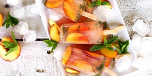 Beitragsbild des Blogbeitrags Sommerspecial – erfrischendes Pfirsich-Minz-Eis 