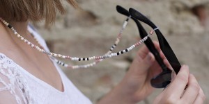Beitragsbild des Blogbeitrags DIY: Brillenband aus Perlen 