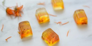 Beitragsbild des Blogbeitrags Beauty-DIY: Ringelblumen-Lavendel-Seife