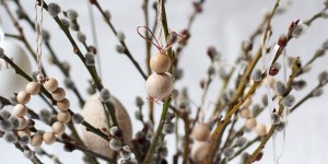 Beitragsbild des Blogbeitrags DIY: Osterhasen aus Holzperlen