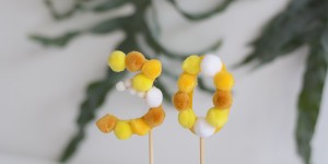 Beitragsbild des Blogbeitrags DIY: Geburtstags-Topper mit PomPoms