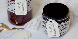 Beitragsbild des Blogbeitrags DIY: Eingekochtes als Geschenk verpacken
