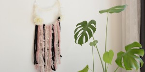 Beitragsbild des Blogbeitrags DIY: Wanddekoration mit Wolle