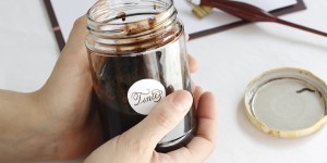Beitragsbild des Blogbeitrags Kalligraphie-DIY: Walnusstinte selber machen