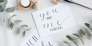 Beitragsbild des Blogbeitrags Kalligraphie-DIY: Valentinstagskarten als Freebie