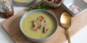 Beitragsbild des Blogbeitrags Rezept: Knoblauchsuppe mit Jungknoblauch 