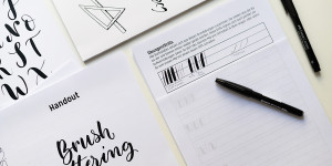 Beitragsbild des Blogbeitrags Feature: Unser Brush Lettering Craft Kit für Anfänger