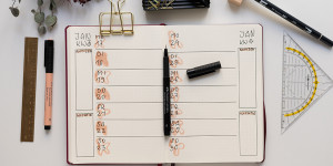 Beitragsbild des Blogbeitrags DIY: Bullet Journaling – Minimalistische Wochenübersicht 