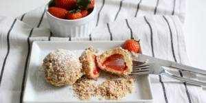 Beitragsbild des Blogbeitrags Food: Eat Seasonal – Erdbeerknödel aus Topfenteig 