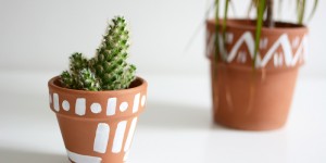 Beitragsbild des Blogbeitrags DIY: Tontöpfe mit Aztekenmuster