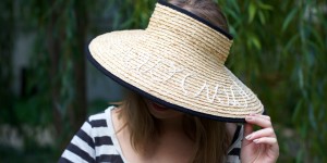 Beitragsbild des Blogbeitrags DIY: Strohhut besticken – Stielstich