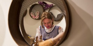 Beitragsbild des Blogbeitrags Barfuß auf Wolle-Wolken laufen: Comeback der bunten Patschen 