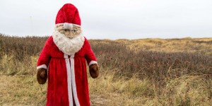 Beitragsbild des Blogbeitrags Nackte Weihnachtsmänner zwischen den Dünen