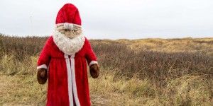 Beitragsbild des Blogbeitrags Nackte Weihnachtsmänner zwischen den Dünen 